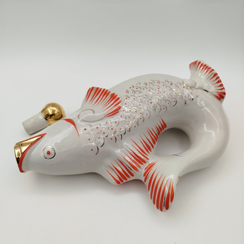 Набор для крепких напитков "Рыба" (штоф и 6 стопок), автор М.Д.Барамидзе, фарфор, роспись, золочение, Полонский завод художественной керамики (Полонное ЗХК), СССР, 1973-1991 гг.