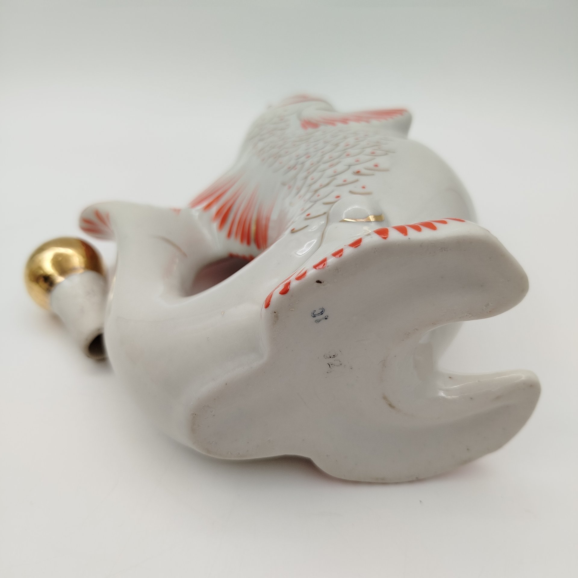 Набор для крепких напитков "Рыба" (штоф и 6 стопок), автор М.Д.Барамидзе, фарфор, роспись, золочение, Полонский завод художественной керамики (Полонное ЗХК), СССР, 1973-1991 гг.