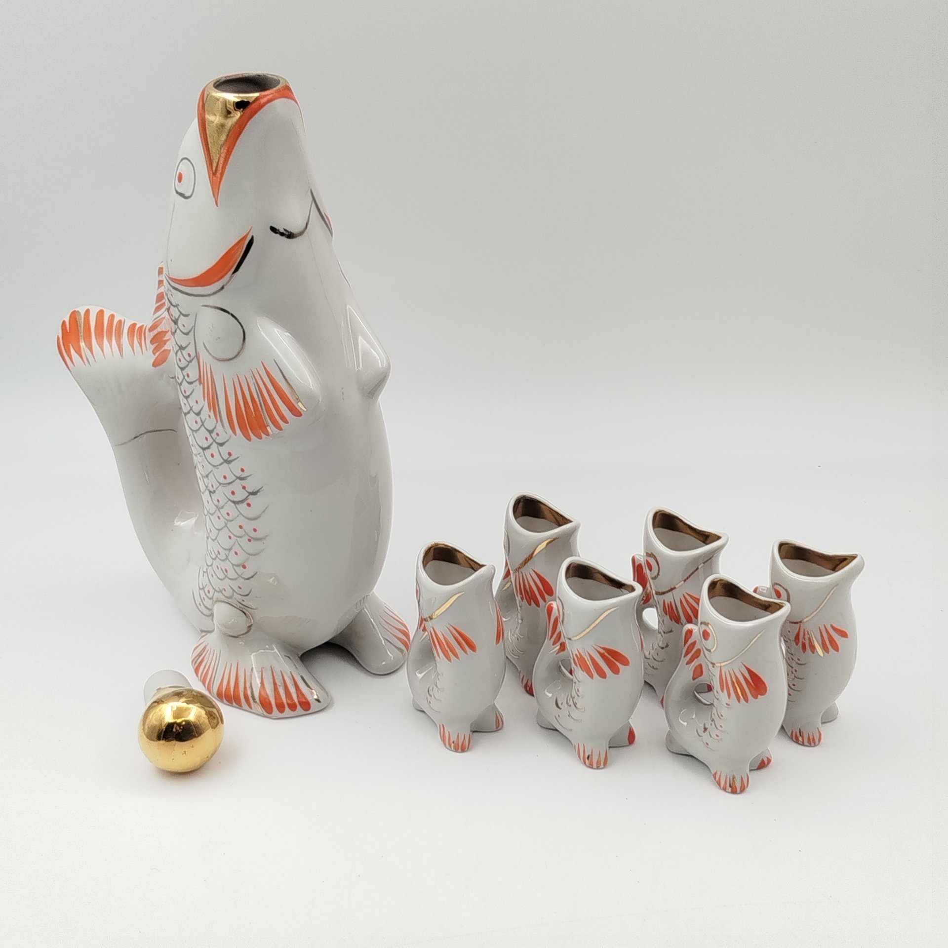 Набор для крепких напитков "Рыба" (штоф и 6 стопок), автор М.Д.Барамидзе, фарфор, роспись, золочение, Полонский завод художественной керамики (Полонное ЗХК), СССР, 1973-1991 гг.