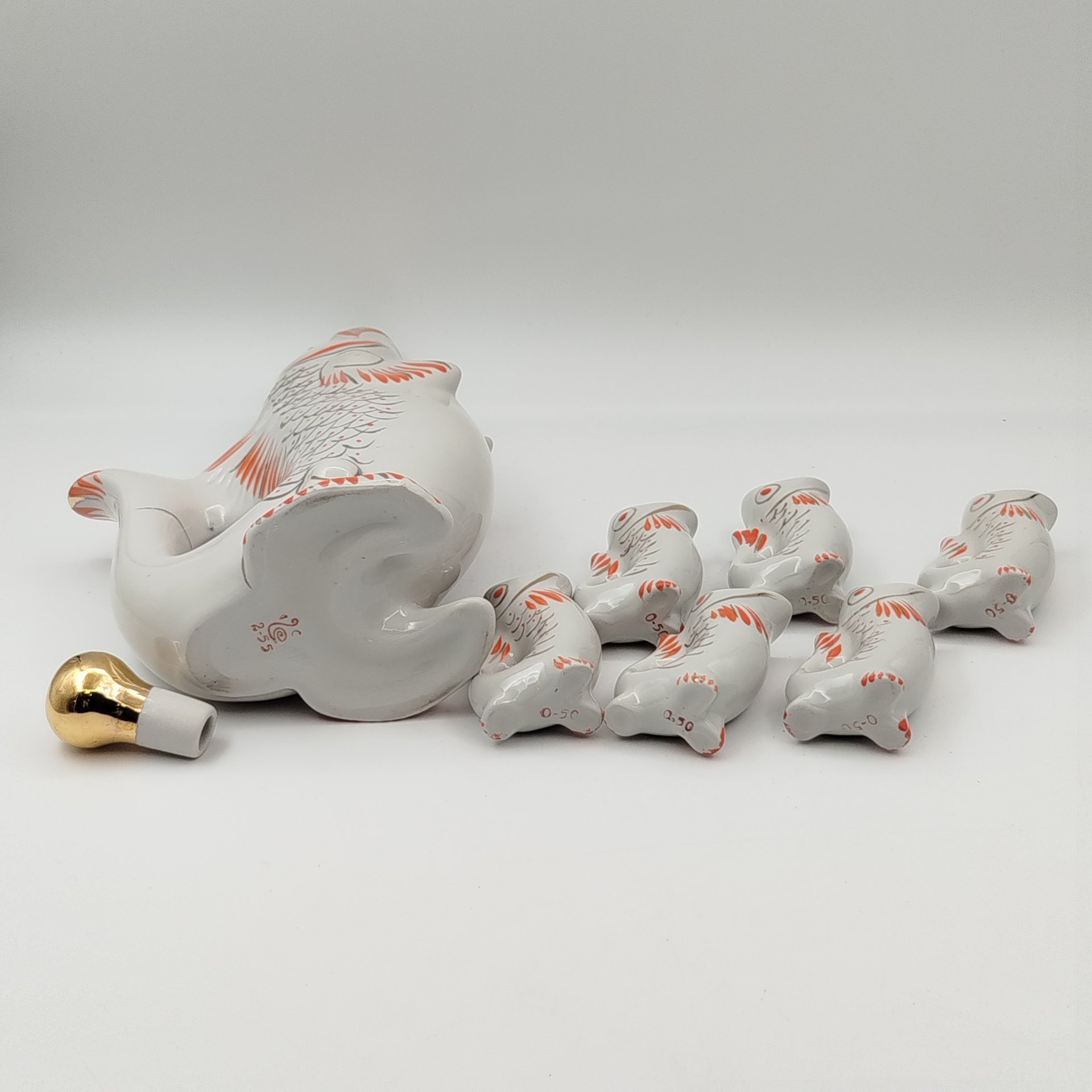 Набор для крепких напитков "Рыба" (штоф и 6 стопок), автор М.Д.Барамидзе, фарфор, роспись, золочение, Полонский завод художественной керамики (Полонное ЗХК), СССР, 1973-1991 гг.