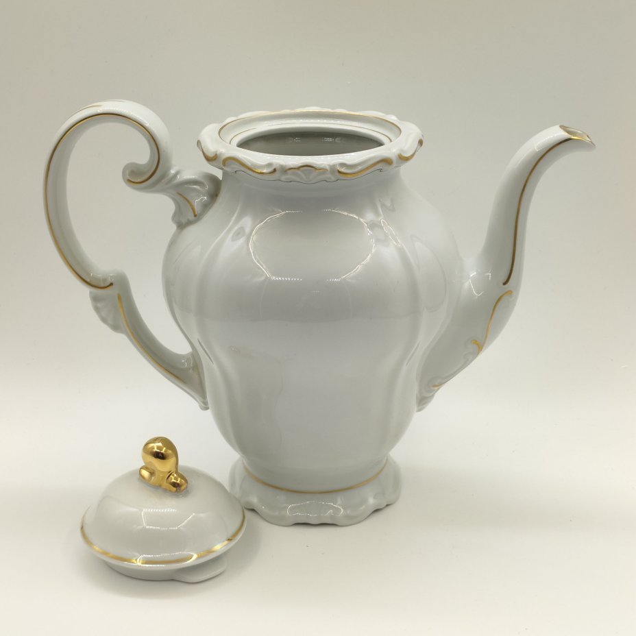 Кофейник с золочёным рельефным декором (крышка в подборе), фарфор, золочение, Weimar Porzellan (Веймарский фарфор), Германия, 1948-1980 гг.