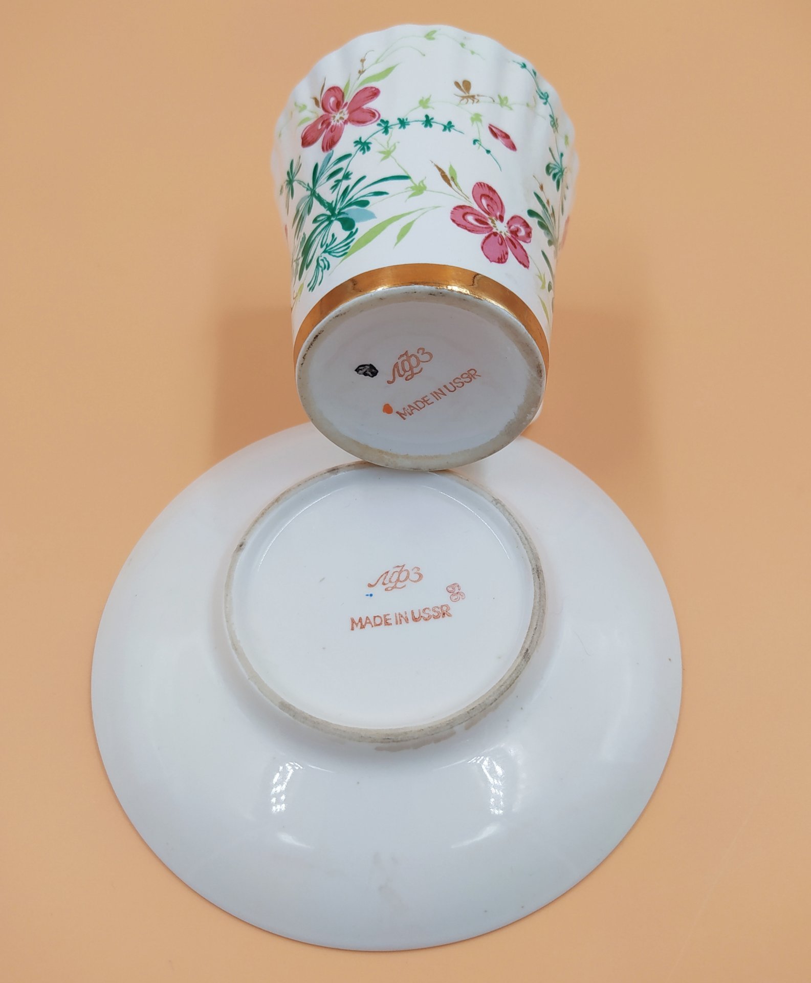Пара кофейная "Комарики" (форма "Одуванчик"), фарфор, деколь, золочение, Ленинградский фарфоровый завод (ЛФЗ), Ленинградский фарфоровый завод (ЛФЗ)