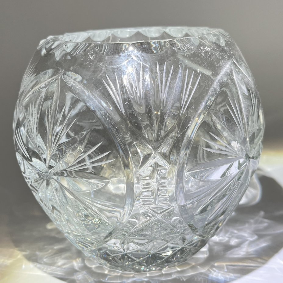 Ваза круглой формы с резным геометрическим декором, хрусталь, СССР, 1970-1990 гг.