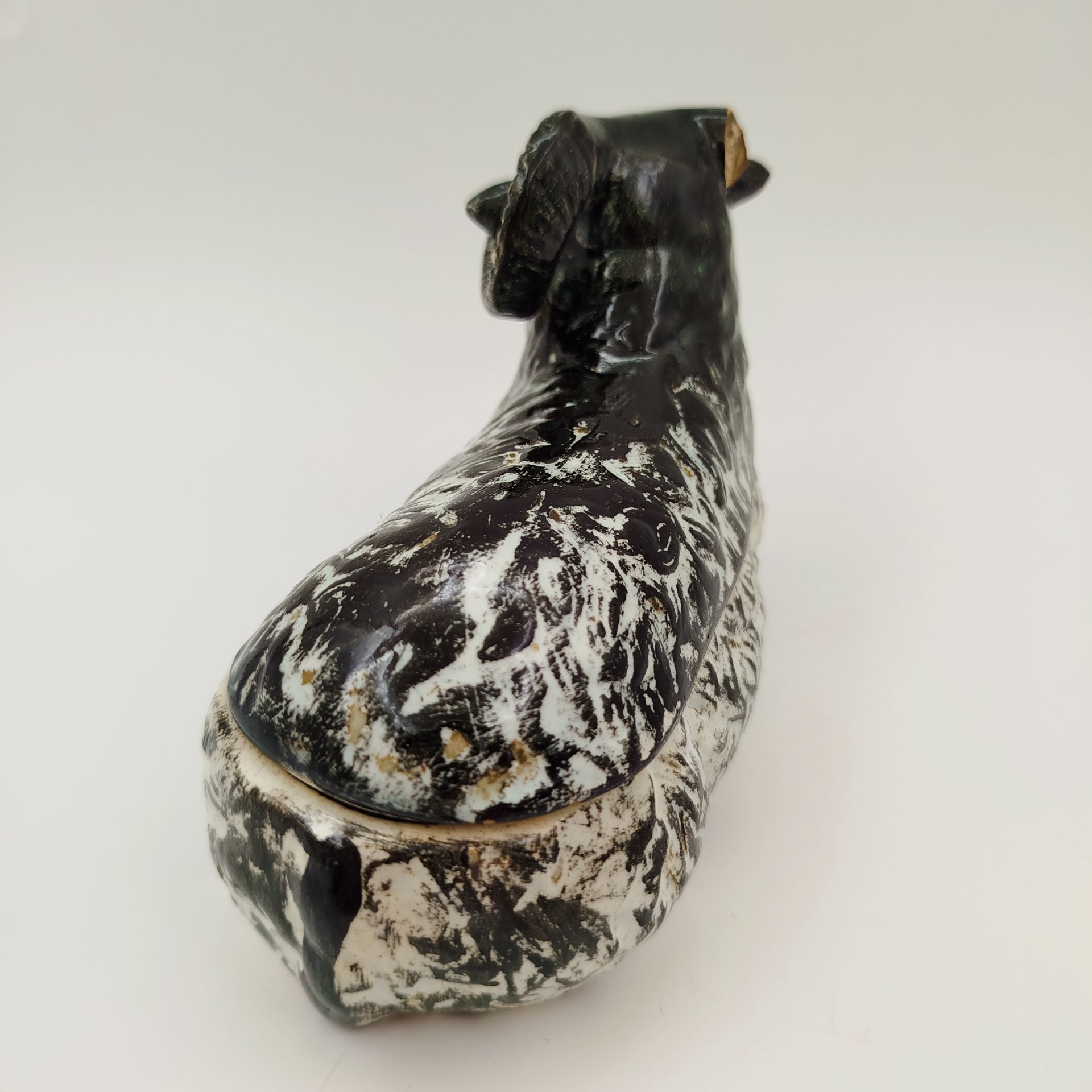 Маслёнка "Баран", фаянс, роспись, Товарищество М.С. Кузнецова, Российская империя, 1890-1917 гг.