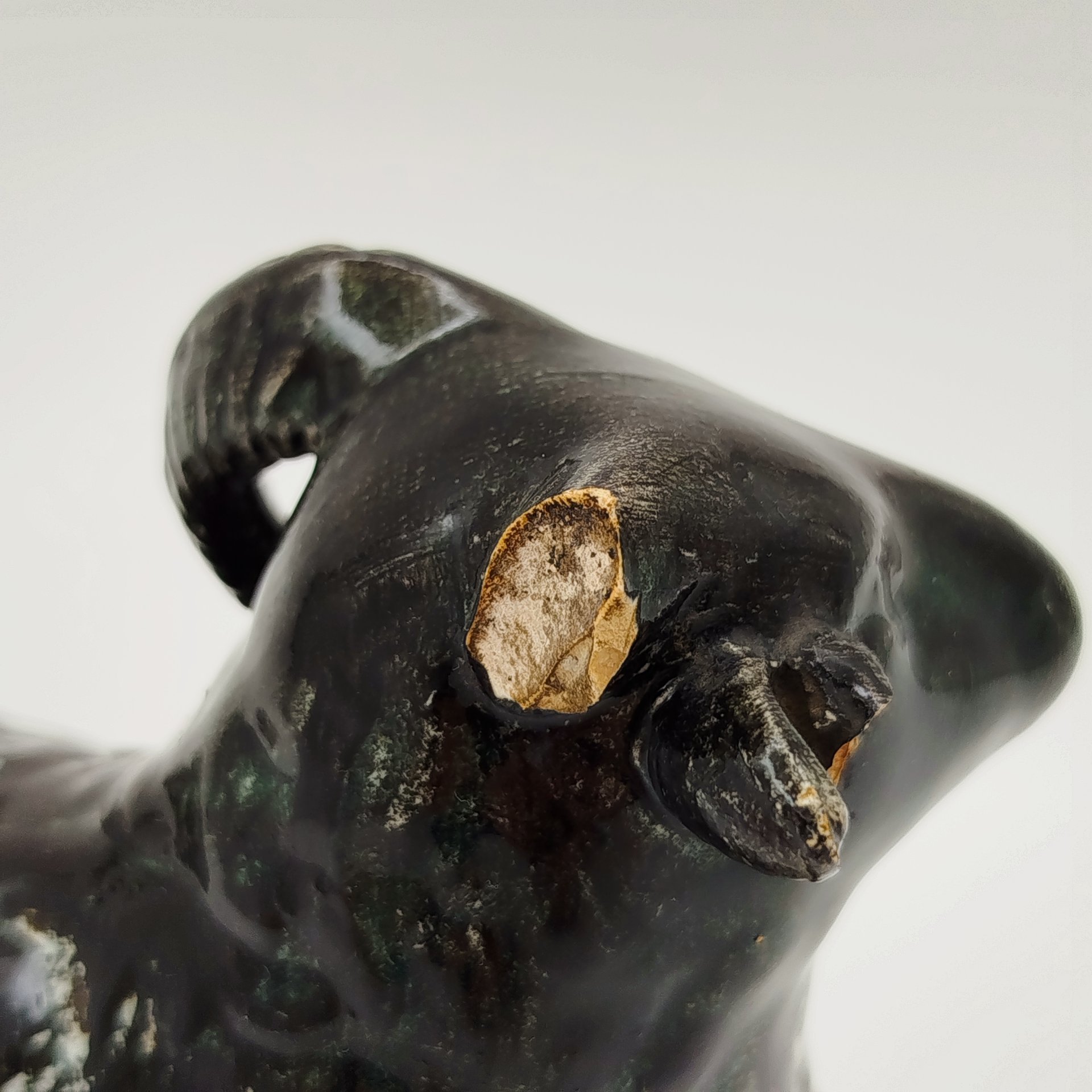 Маслёнка "Баран", фаянс, роспись, Товарищество М.С. Кузнецова, Российская империя, 1890-1917 гг.