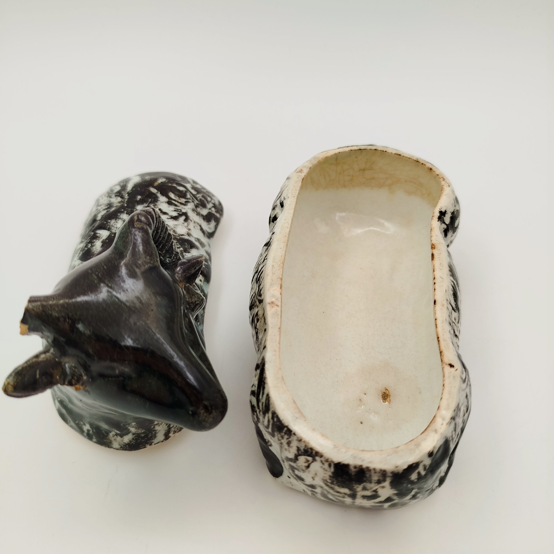 Маслёнка "Баран", фаянс, роспись, Товарищество М.С. Кузнецова, Российская империя, 1890-1917 гг.