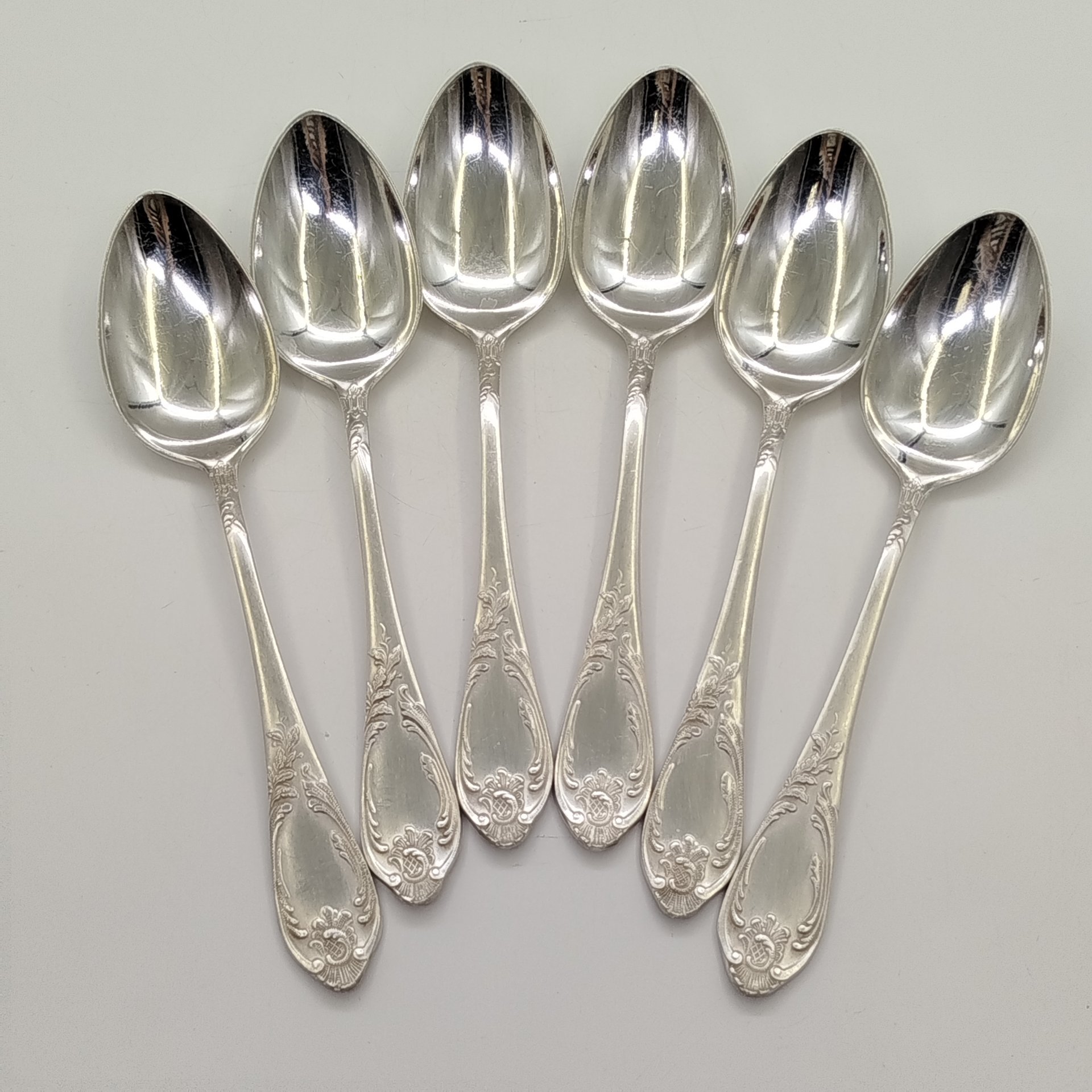 Набор столовых ложек с растительным декором на 6 персон