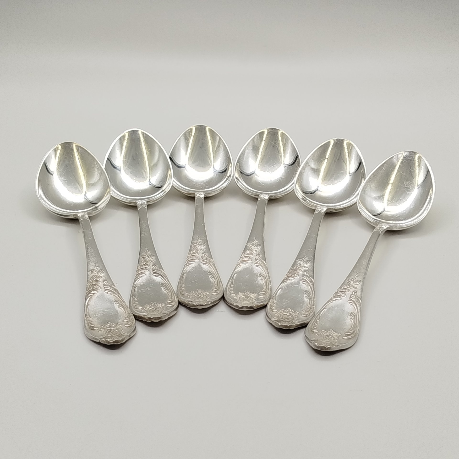 Набор столовых ложек с растительным декором на 6 персон