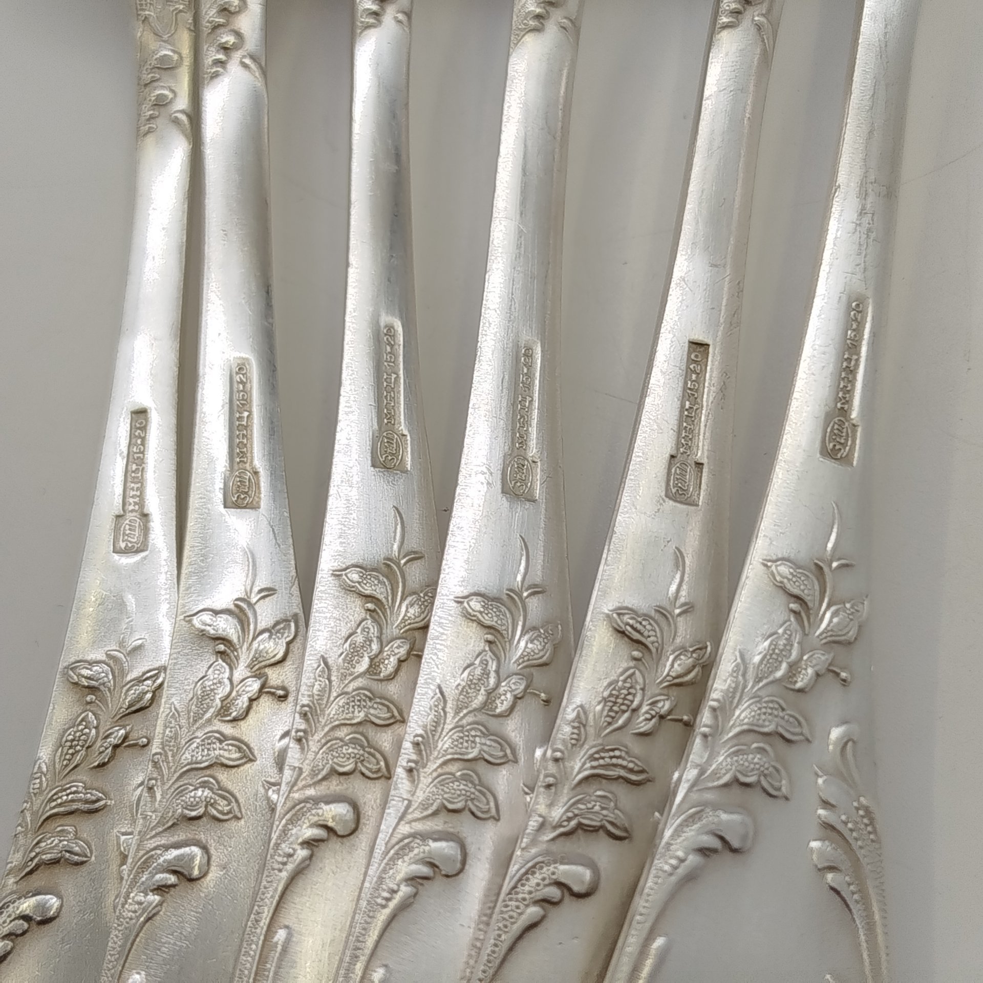 Набор столовых ложек с растительным декором на 6 персон