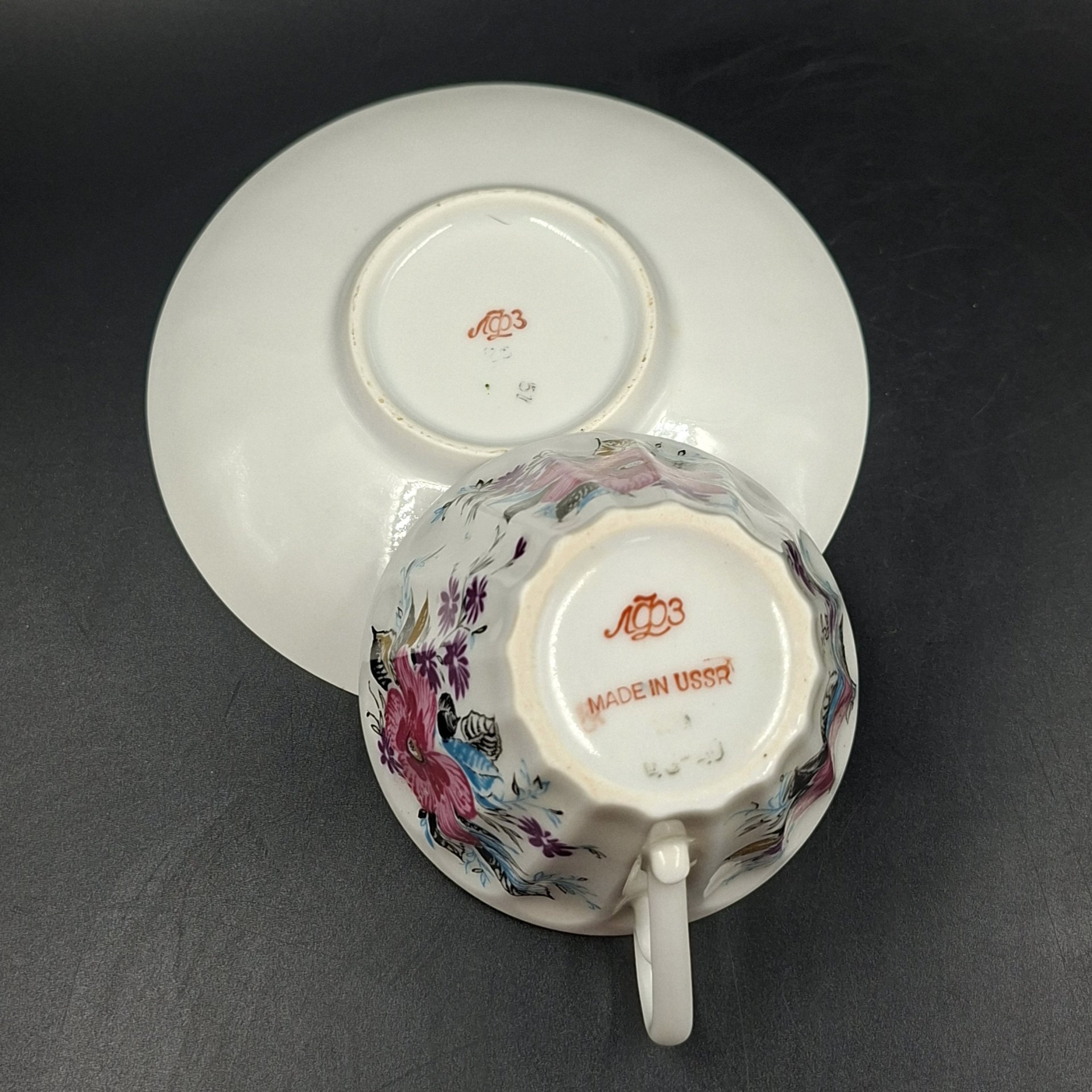 Пара чайная "Март", форма "Лучистая", автор формы Н.П. Славина, автор рисунка А.Н. Семенова, фарфор, деколь, золочение, Ленинградский фарфоровый завод (ЛФЗ), СССР, 1970-1992 гг.