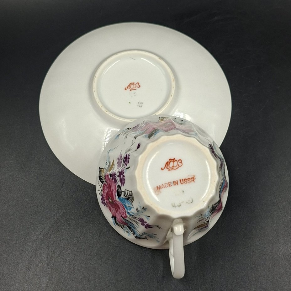 Пара чайная "Март", форма "Лучистая", автор формы Н.П. Славина, автор рисунка А.Н. Семенова, фарфор, деколь, золочение, Ленинградский фарфоровый завод (ЛФЗ), СССР, 1970-1992 гг.