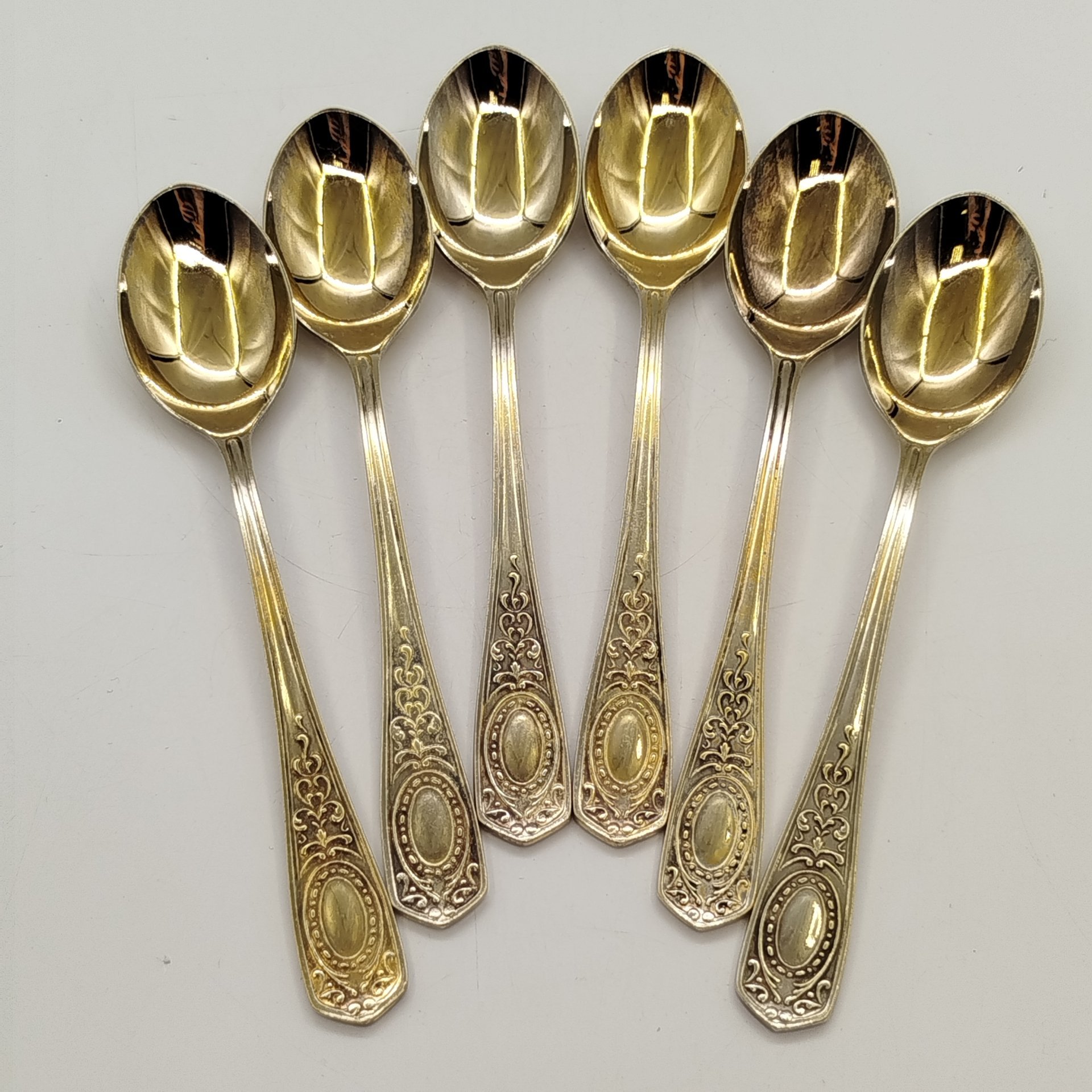 Набор из шести чайных ложек с растительным декором