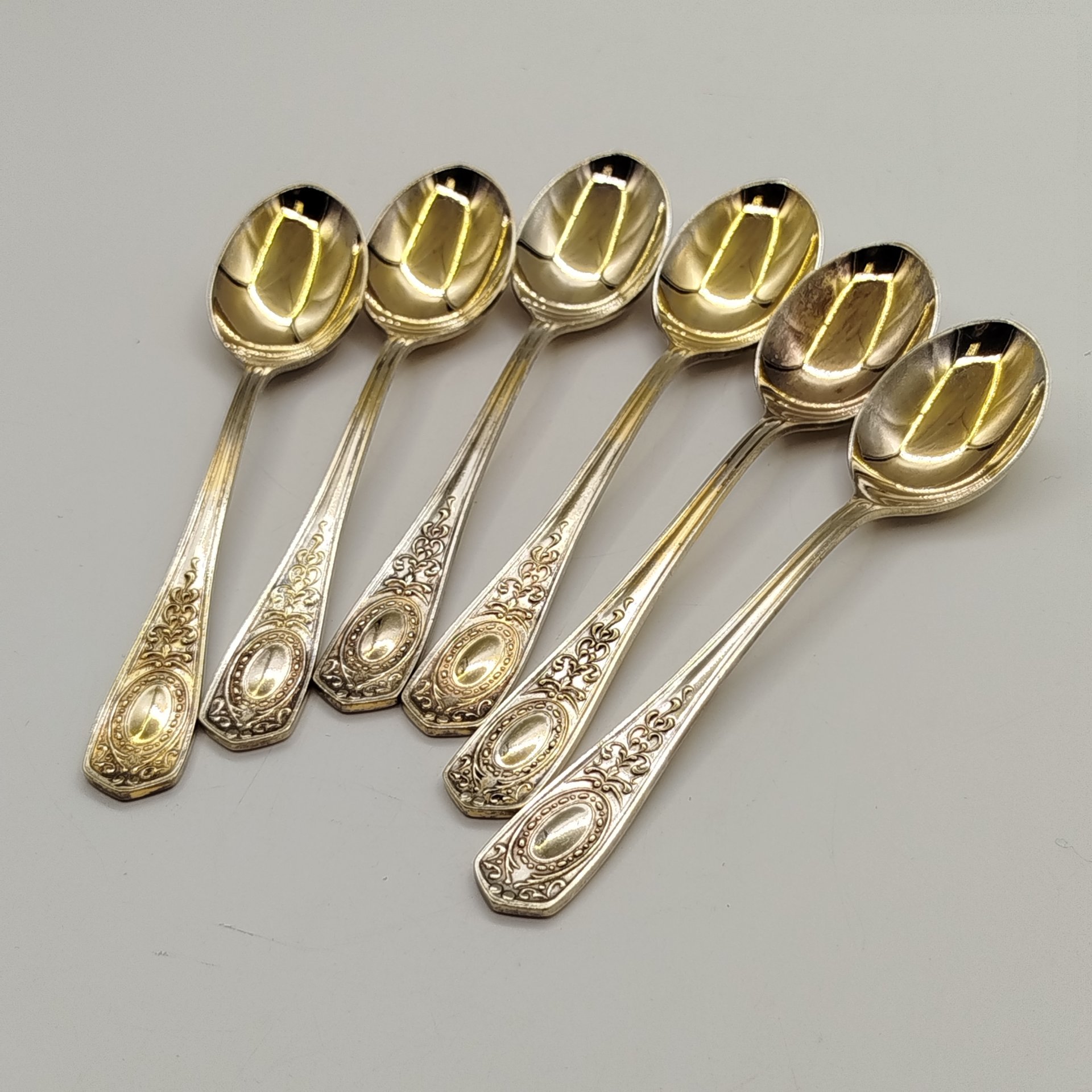 Набор из шести чайных ложек с растительным декором