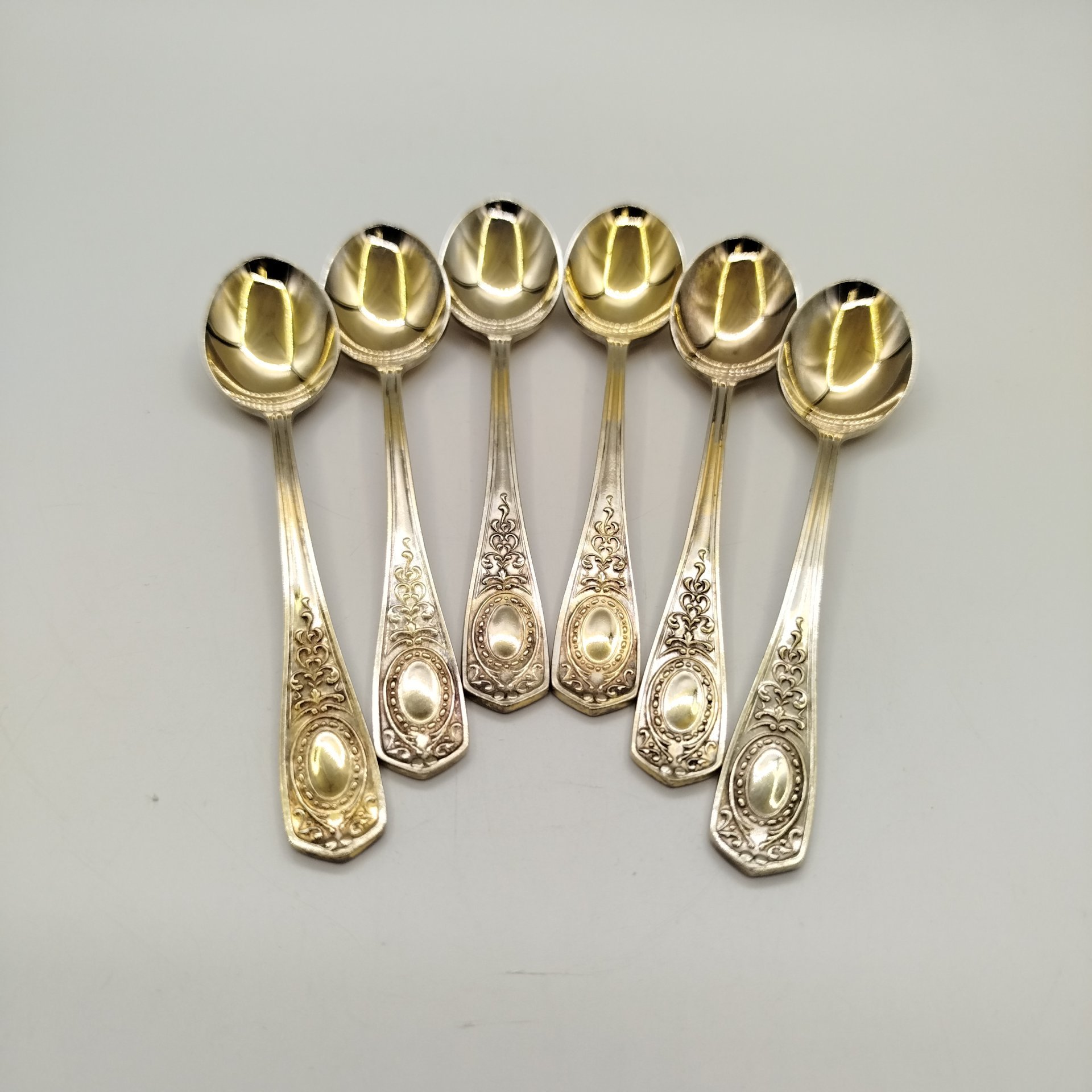 Набор из шести чайных ложек с растительным декором