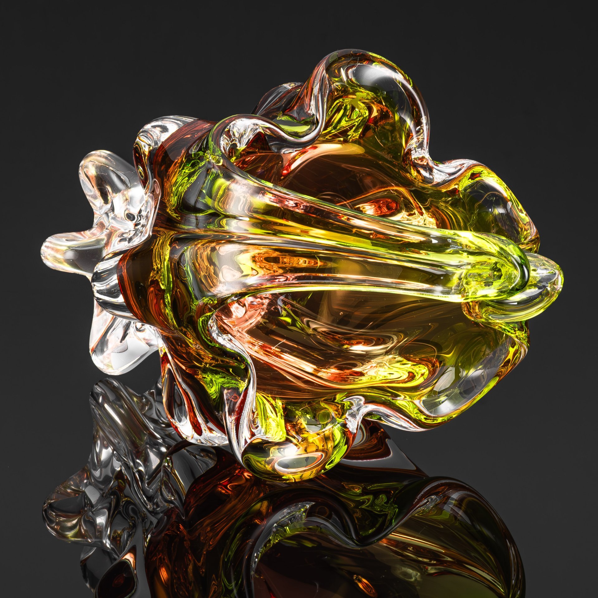 Конфетница в форме корзины с градиентом от коричневого к зеленому, стекло, гутная техника, Egermann, Чехословакия, 1970-1990 гг.