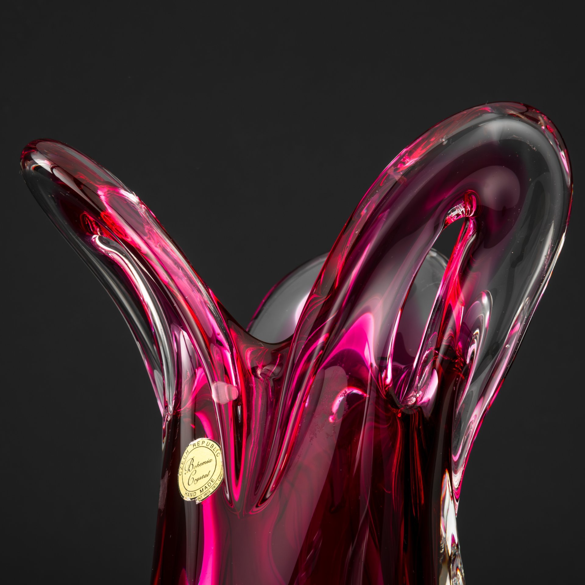 Ваза для цветов розового оттенка фигурной формы, коллекция "Рубин", стекло, гутная техника, Egermann, Чехия, 1993-2010 гг.