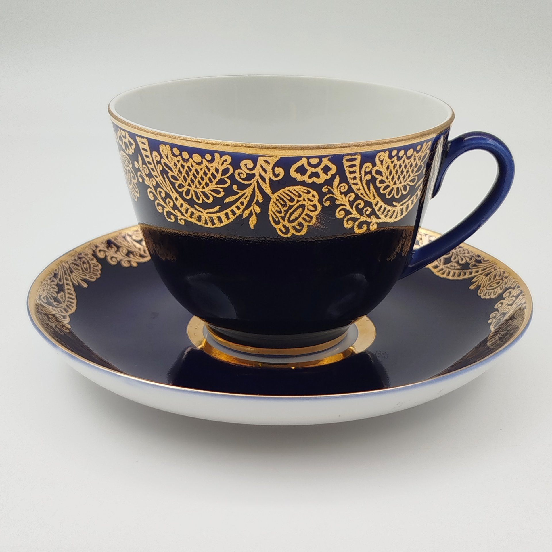 Пара чайная "Золотой фриз", фарфор, крытье кобальтом, Ленинградский фарфоровый завод (ЛФЗ), СССР, 1960-1970 гг.