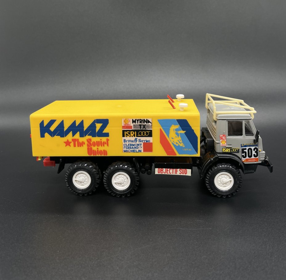 Модель автомобиля в масштабе 1:43 "КАМАЗ - 4310"