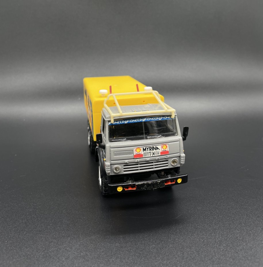 Модель автомобиля в масштабе 1:43 "КАМАЗ - 4310"