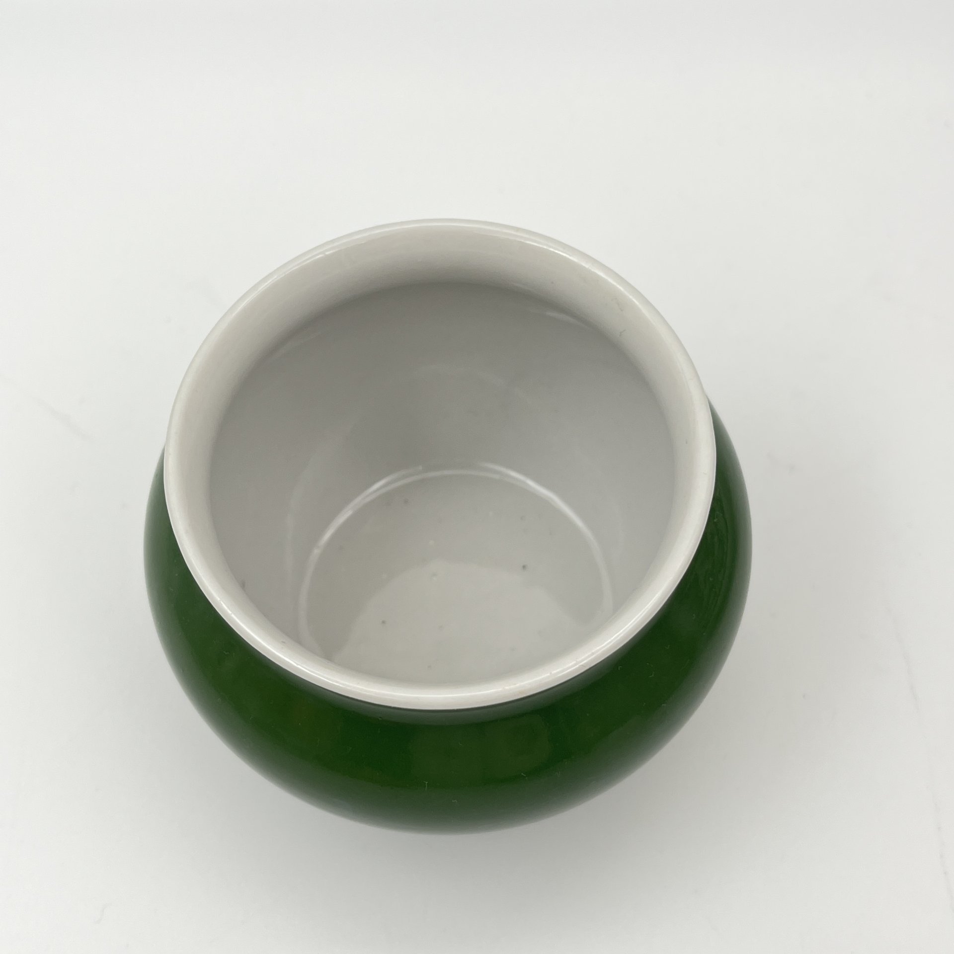 Горшочек зеленого цвета (для сметаны или соли), фарфор, крытье, Дмитровский фарфоровый завод (ДФЗ Вербилки), СССР, 1954-1965 гг.