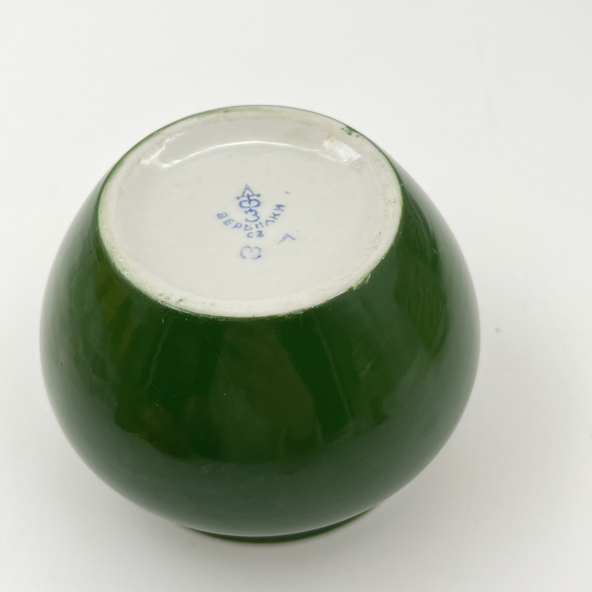 Горшочек зеленого цвета (для сметаны или соли), фарфор, крытье, Дмитровский фарфоровый завод (ДФЗ Вербилки), СССР, 1954-1965 гг.