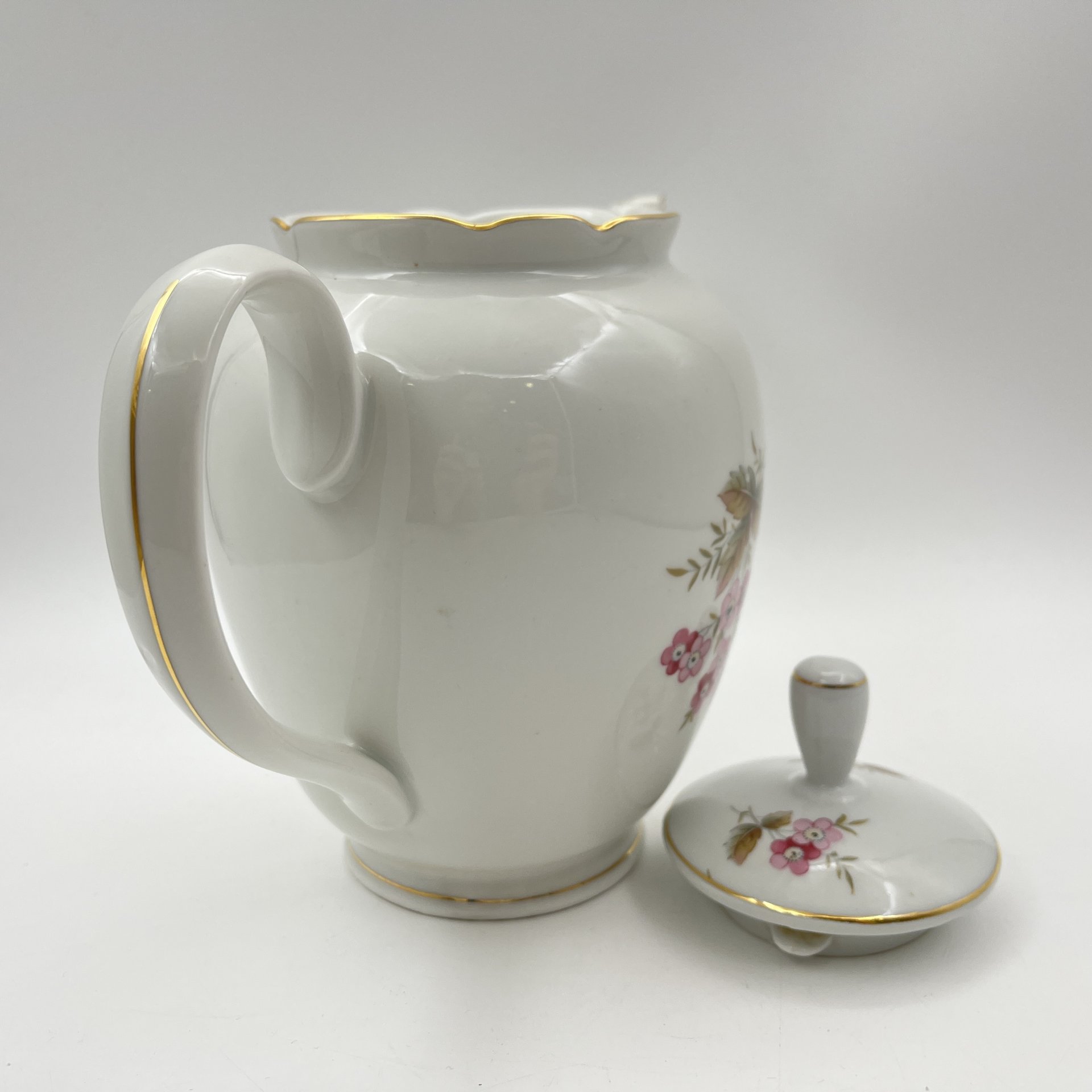 Чайник с нежным цветочным декором, фарфор, деколь, золочение, Kahla-Könitz, Германия, 1954-1962 гг.