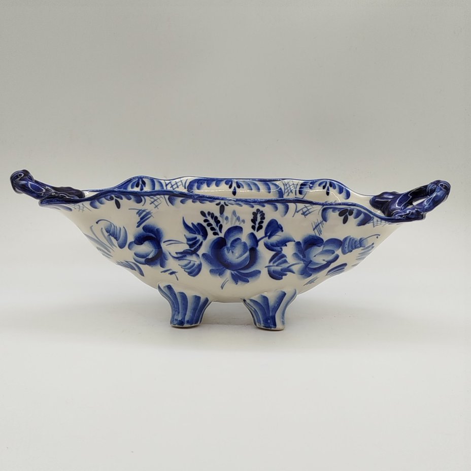 Ваза (фруктовница) с двумя ручками, украшенная цветочным декором, Гжель