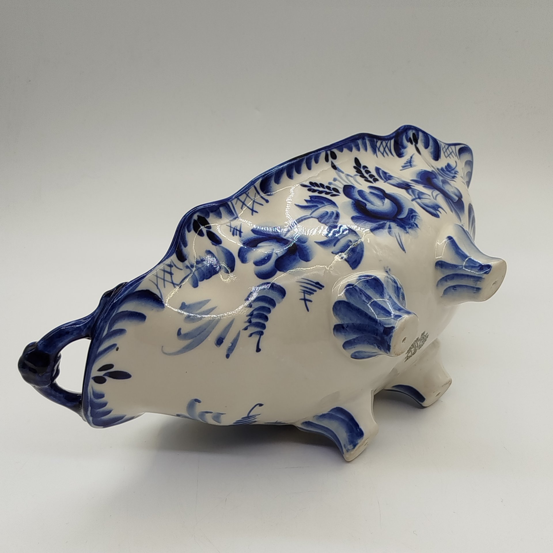 Ваза (фруктовница) с двумя ручками, украшенная цветочным декором, Гжель