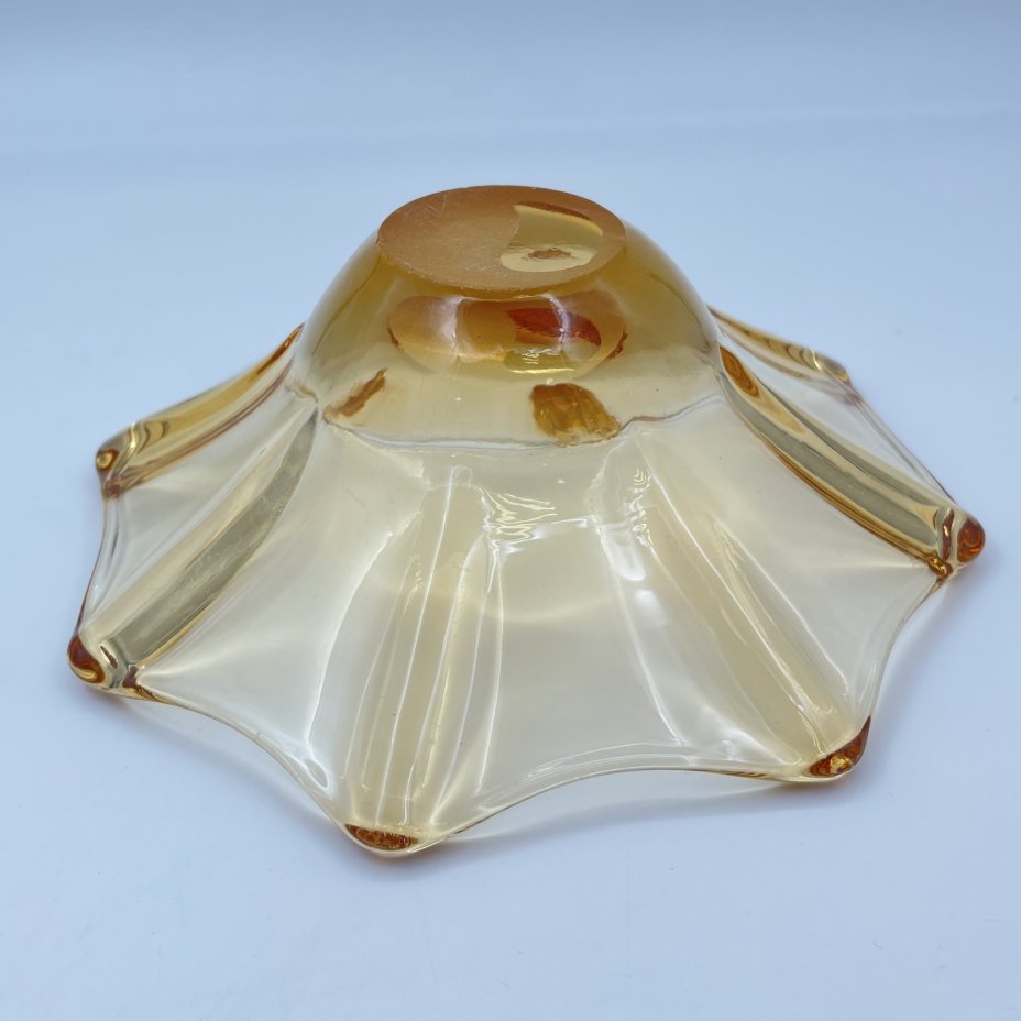 Конфетница (вазочка) медового цвета, стекло, Ленинградский завод художественного стекла (ЛЗХС), СССР, 1960-1990 гг.