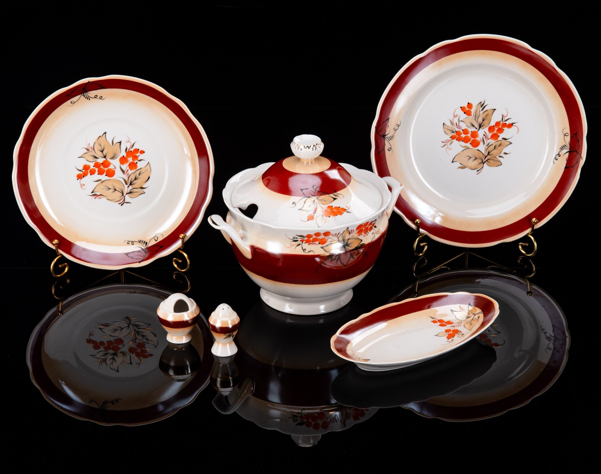Сервиз столовый с растительным декором на 6 персон (30 предмета), фарфор, роспись, золочение, Коростенский фарфоровый завод (КФЗ), Восточная Европа, 1990-2000 гг., Коростенский фарфоровый завод (КФЗ)