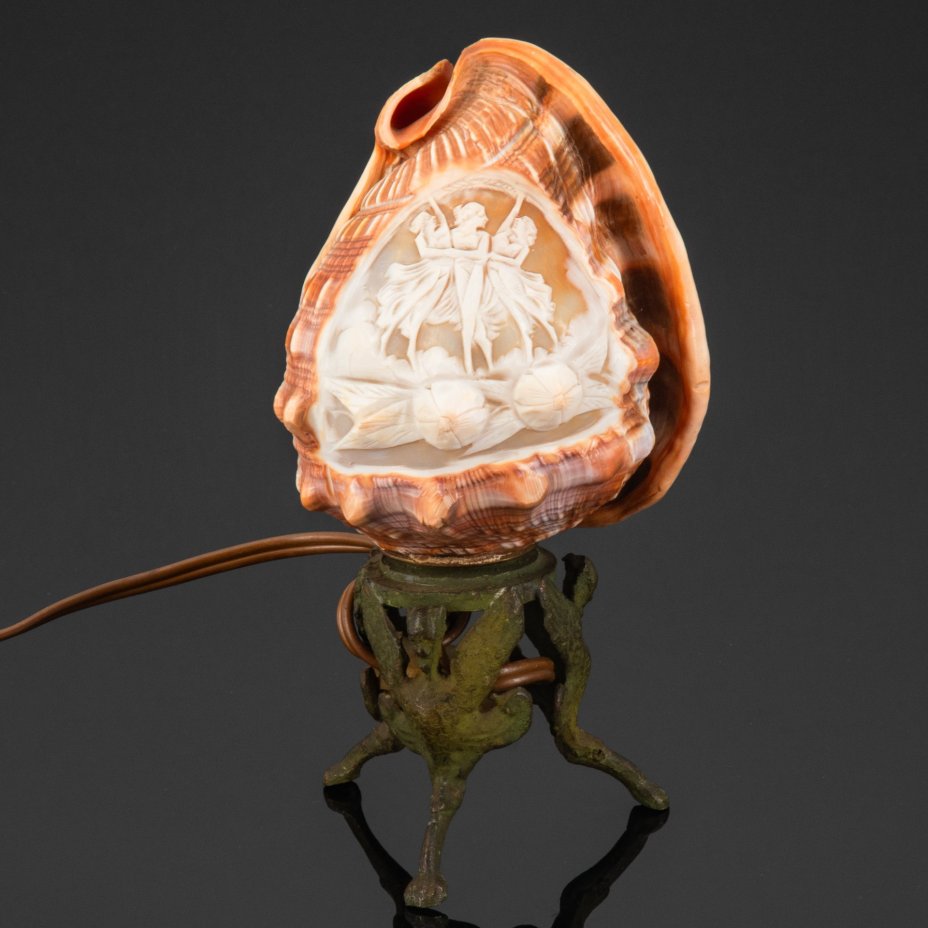 Ночник винтажный из раковины с рельефным изображением "Три грации" ("Балерины"), морская раковина, камея, сплав металлов, полимерный материал, Европа, 1930-1950 гг.