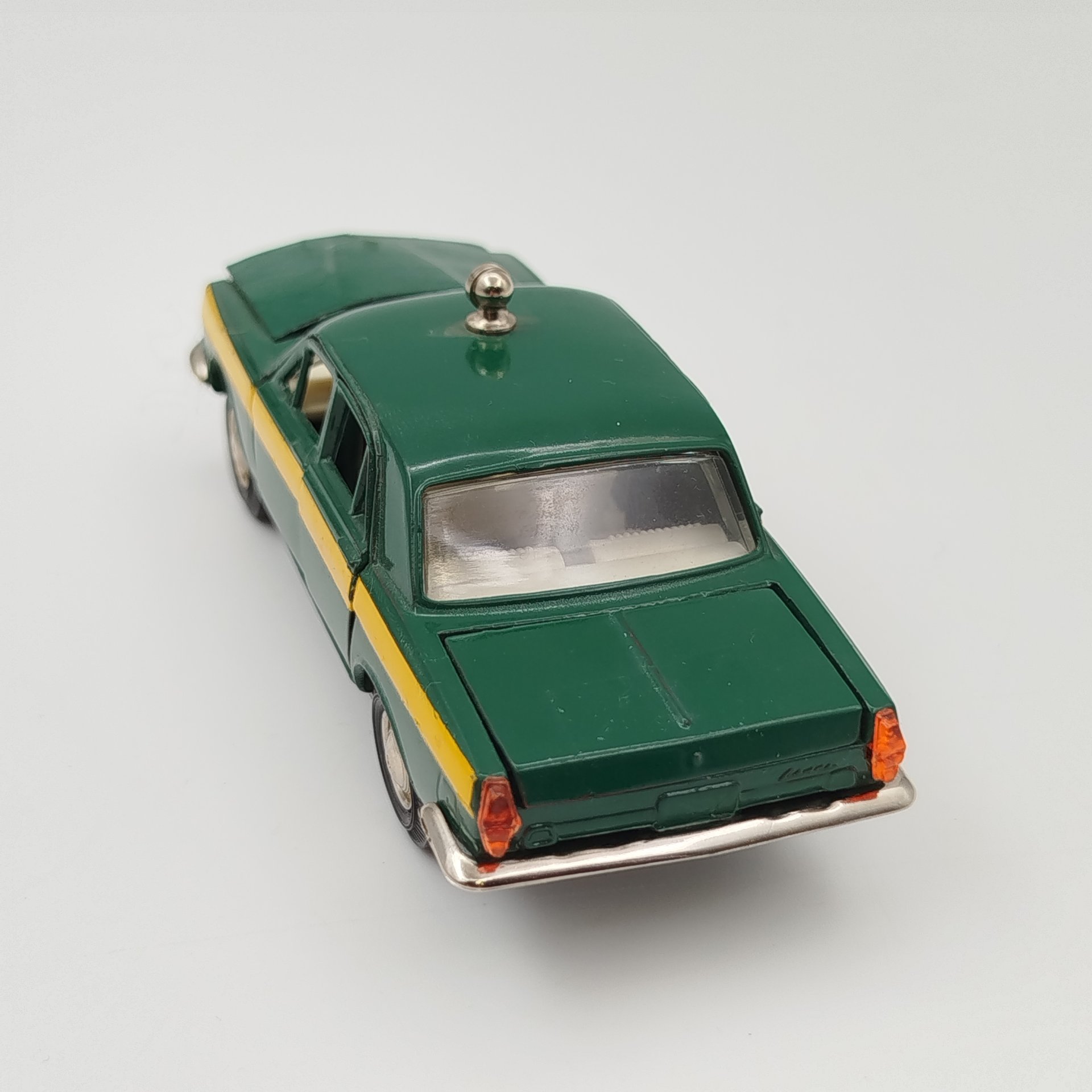 Модель автомобиля "Волга ГАЗ-24-01", металл, краска, полимерный материал, картон, Саратовский завод «Тантал», СССР, 1986 г.