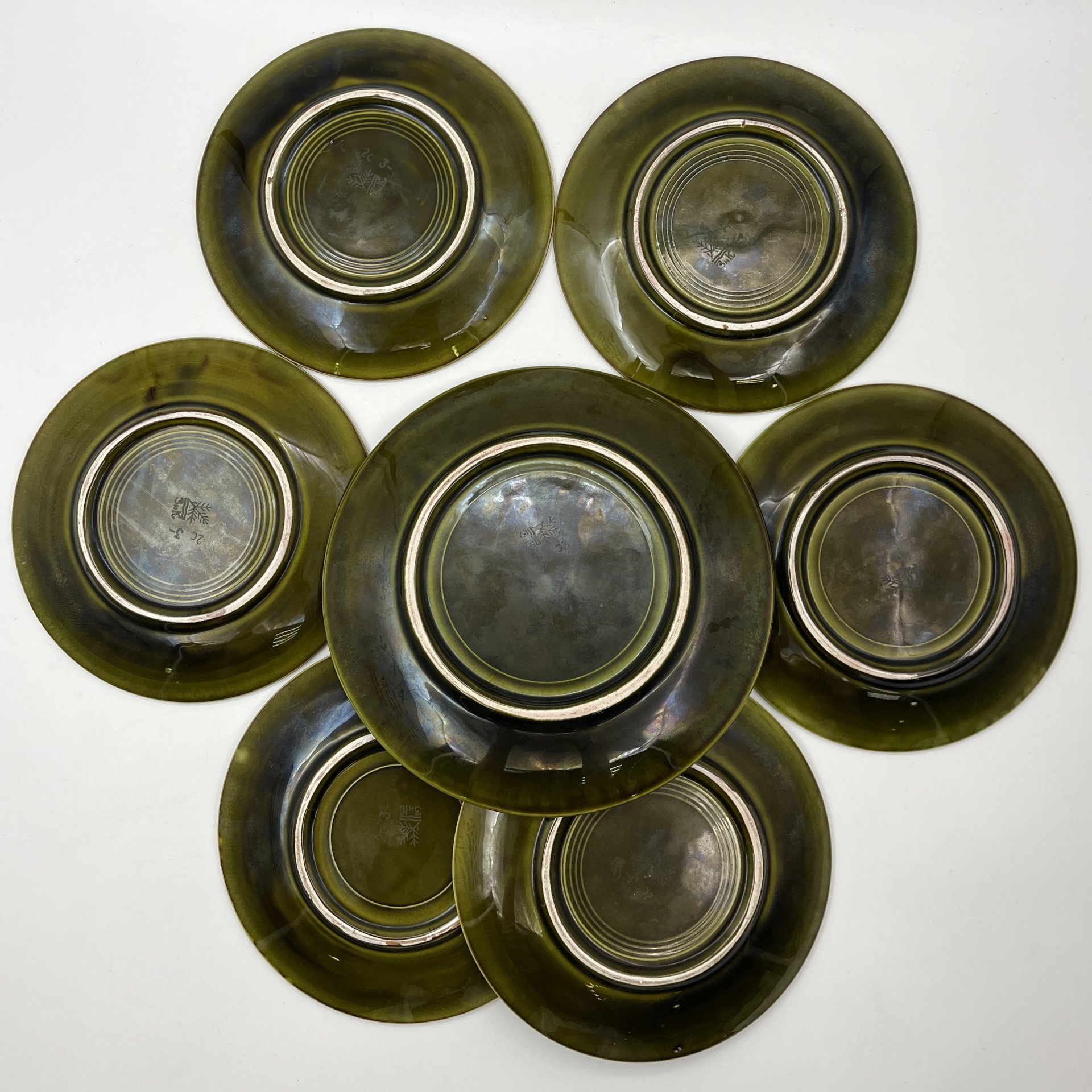 Набор из 6-ти десертных тарелок и блюда зеленого оттенка, фаянс, поливы, Конаковский фаянсовый завод им. М.И. Калинина (ЗиК Конаково), СССР, 1962-1974 гг.