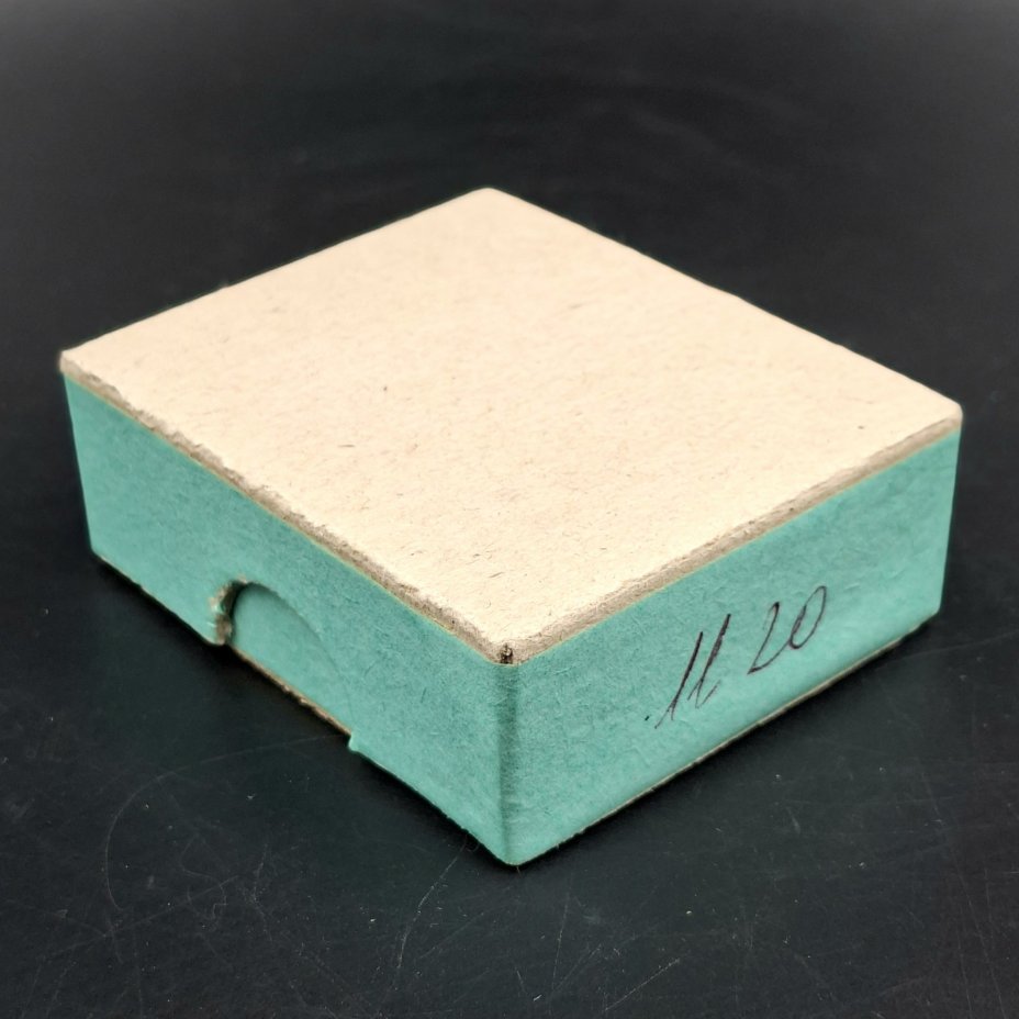 Брошь винтажная "Вишенки" в оригинальной коробке, янтарь, латунь, золочение, картон, Калининградский янтарный комбинат, СССР, 1987-1992 гг.