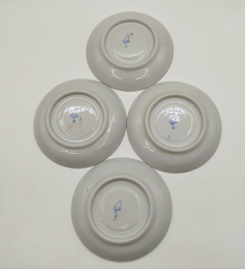 Набор из четырех блюдец с цветочным декором, фарфор, роспись, золочение, Дулевский фарфоровый завод (Дулёво), СССР, 1968-1991 гг.