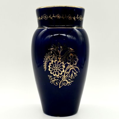Ваза, украшенная цветочным декором, фарфор, золочение, СССР, 1960-1980 гг.
