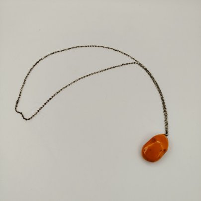 Кулон винтажный из полуобработанного янтаря на цепочке