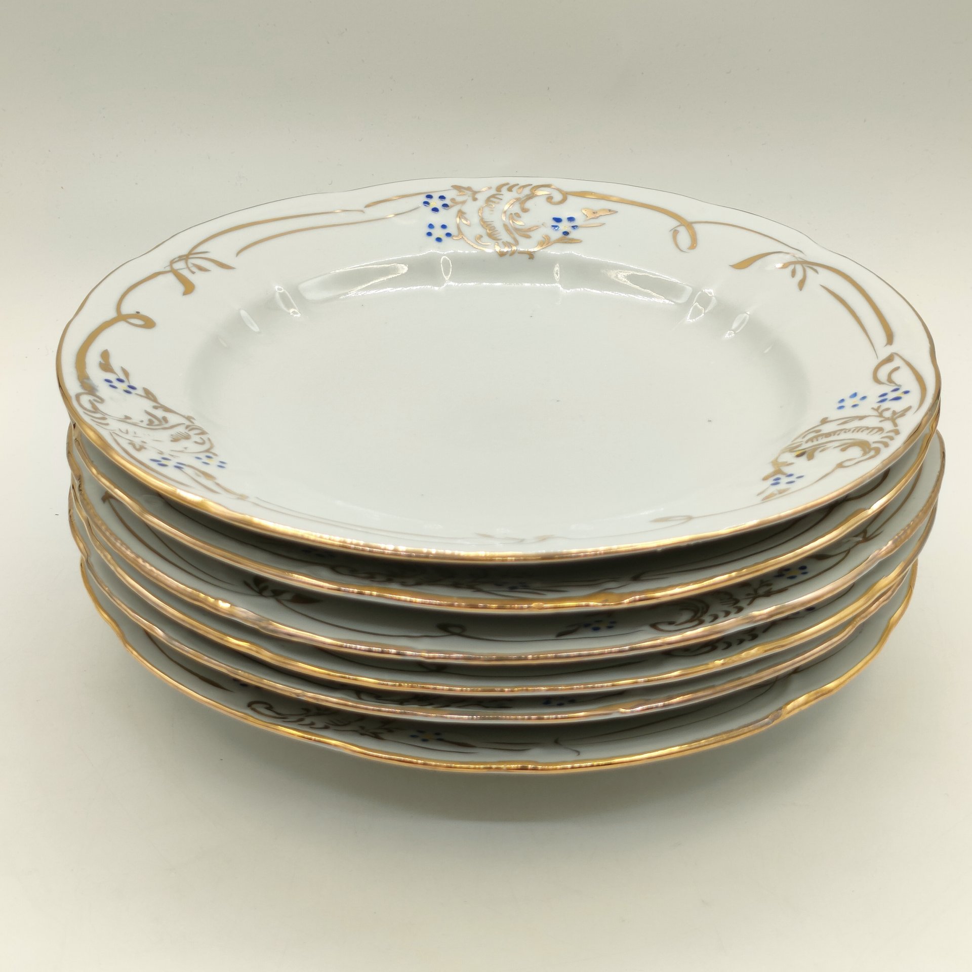 Набор из 6-ти обеденных тарелок с растительным декором, фарфор, золочение, роспись, Барановский фарфоровый завод, СССР, 1970-1991 гг.