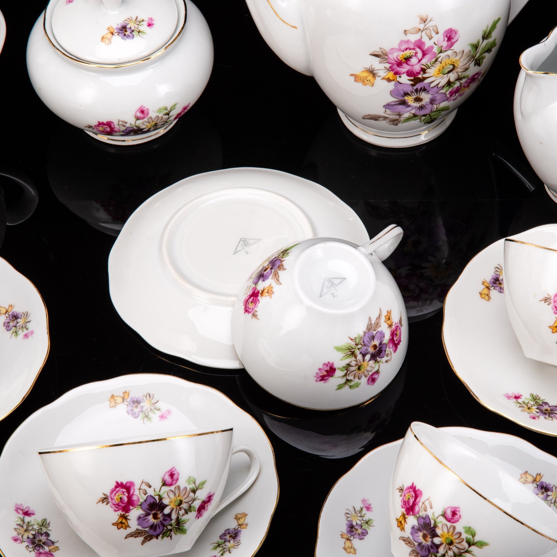 Сервиз чайный с цветочным декором на 5 персон (14 предметов), фарфор, деколь, золочение, Könitz Porzellan, Германия, 1954-1962 гг.