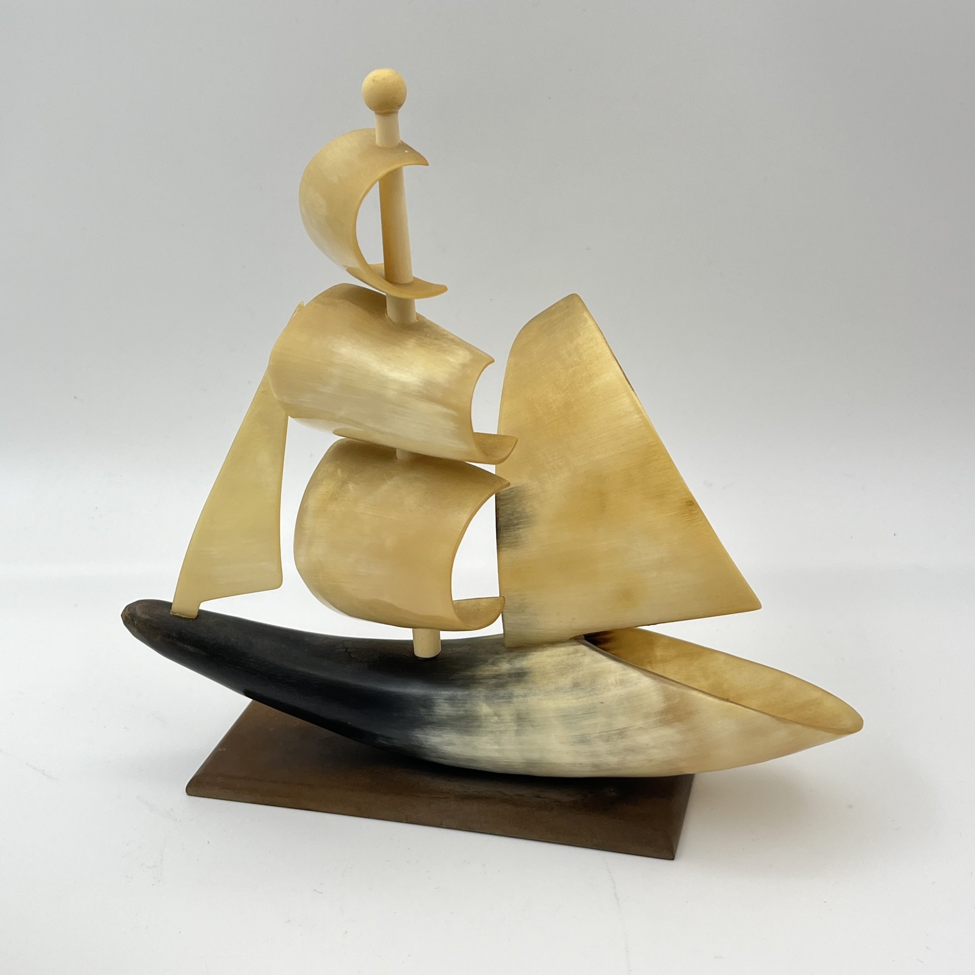 Сувенир настольный "Кораблик", рог, СССР, 1970-1990 гг.