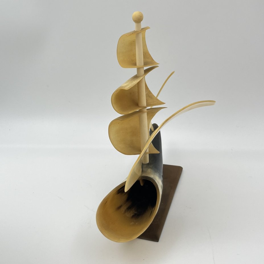 Сувенир настольный "Кораблик", рог