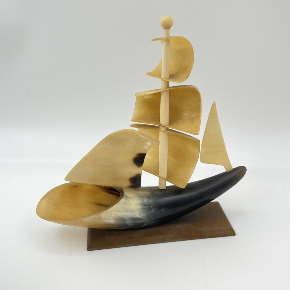 Сувенир настольный "Кораблик", рог