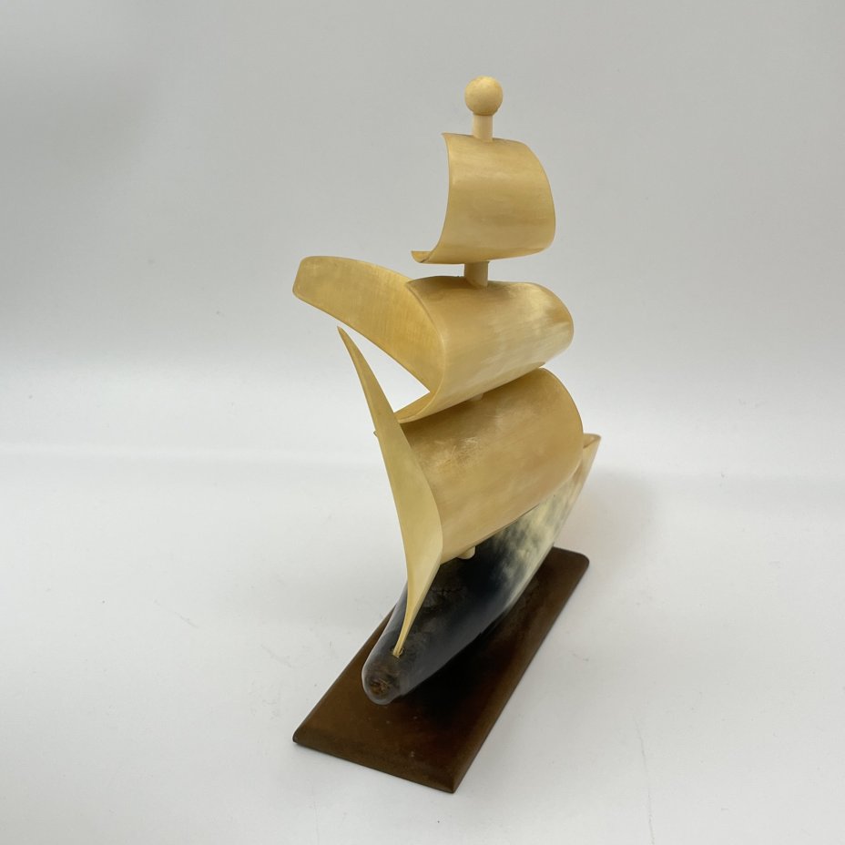 Сувенир настольный "Кораблик", рог