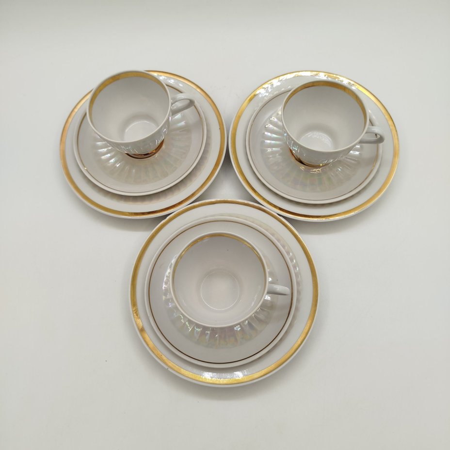 Набор из трех кофейных троек с рельефным декором, фарфор, люстр, золочение, Минский фарфорово-фаянсовый завод, СССР, 1968-1983 гг.