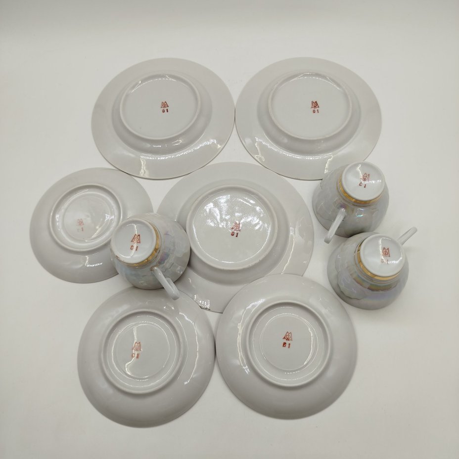 Набор из трех кофейных троек с рельефным декором, фарфор, люстр, золочение, Минский фарфорово-фаянсовый завод, СССР, 1968-1983 гг.