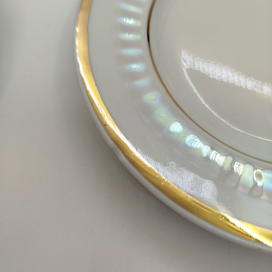 Набор из трех кофейных троек с рельефным декором, фарфор, люстр, золочение, Минский фарфорово-фаянсовый завод, СССР, 1968-1983 гг.