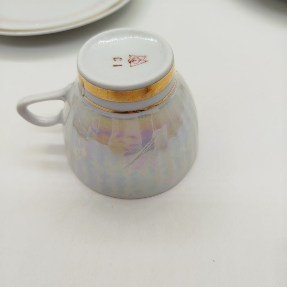 Набор из трех кофейных троек с рельефным декором, фарфор, люстр, золочение, Минский фарфорово-фаянсовый завод, СССР, 1968-1983 гг.