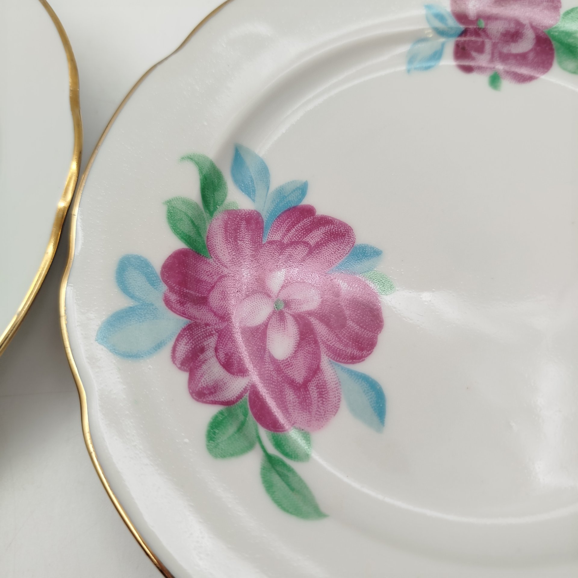 Набор пирожковых (закусочных) тарелок с цветочным декором на 6 персон, фарфор, деколь, золочение, Дулевский фарфоровый завод (Дулёво), СССР, 1968-1991 гг.