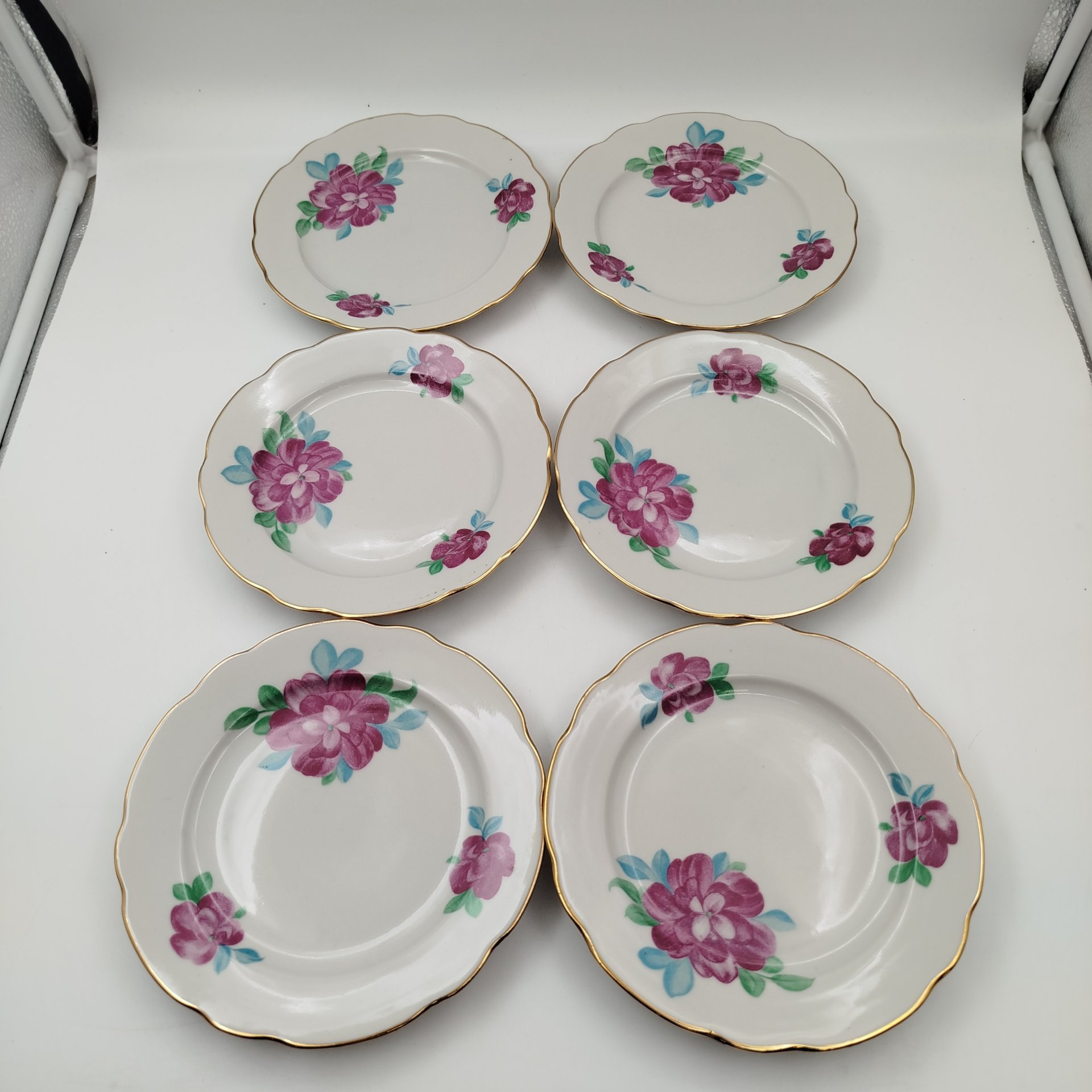 Набор пирожковых (закусочных) тарелок с цветочным декором на 6 персон, фарфор, деколь, золочение, Дулевский фарфоровый завод (Дулёво), СССР, 1968-1991 гг.