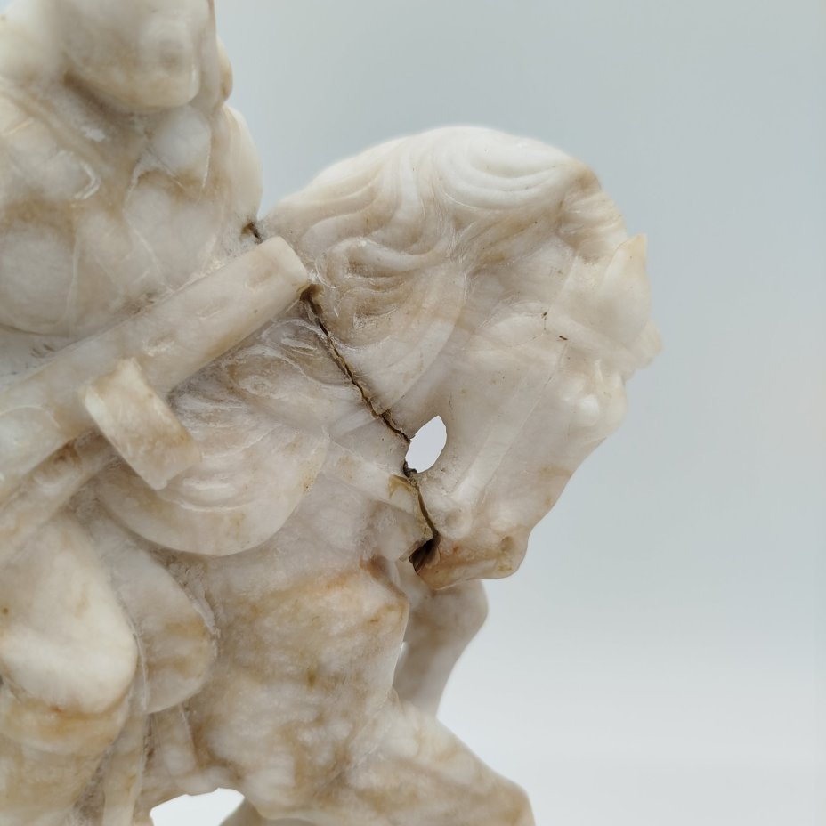 Статуэтка из письменного набора "Партизан", ангидрит